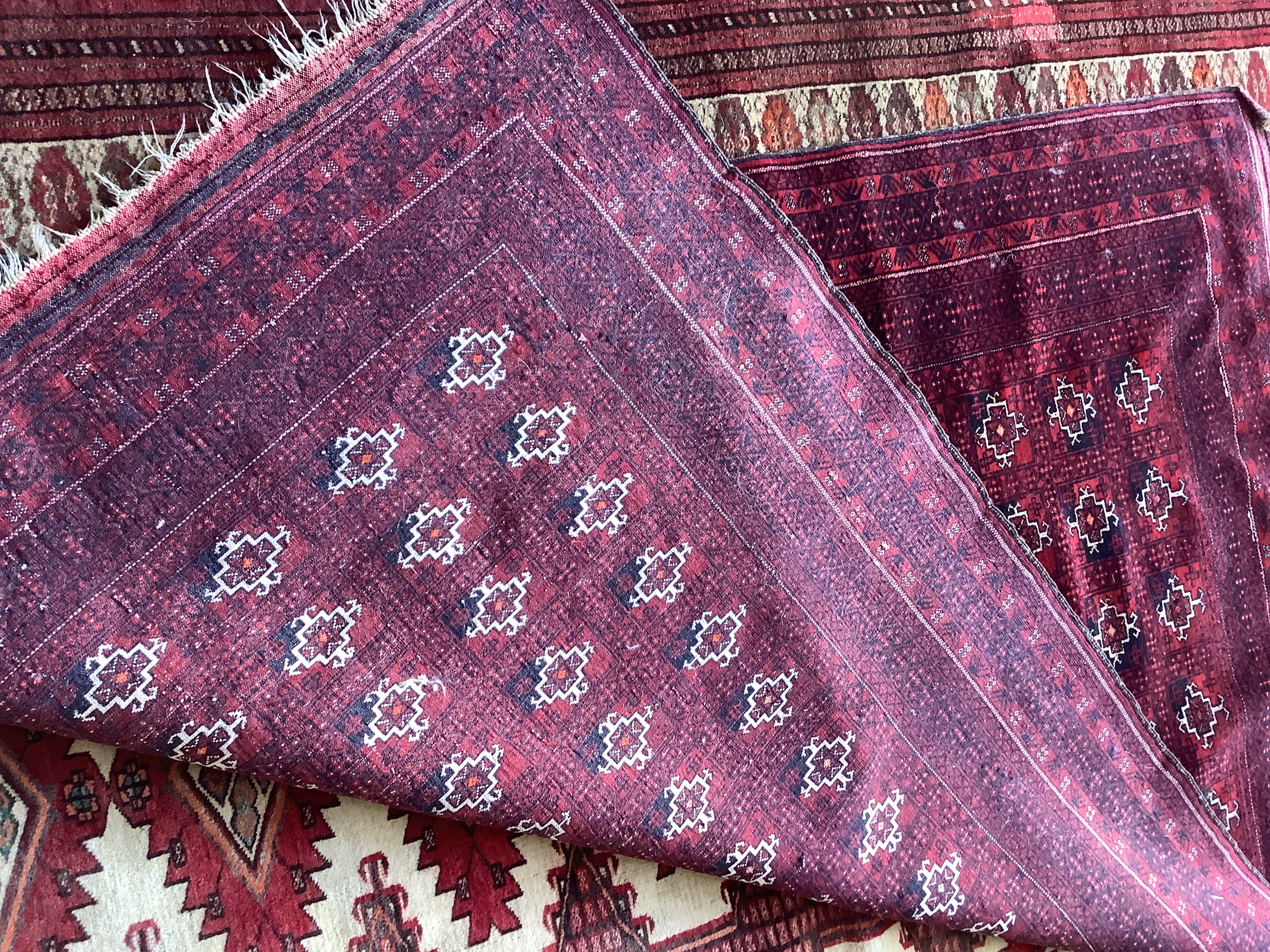 A Bokhara red ground rug, 150 x 104cm